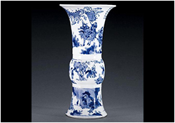 A Qing Dynasty Beaker Vase